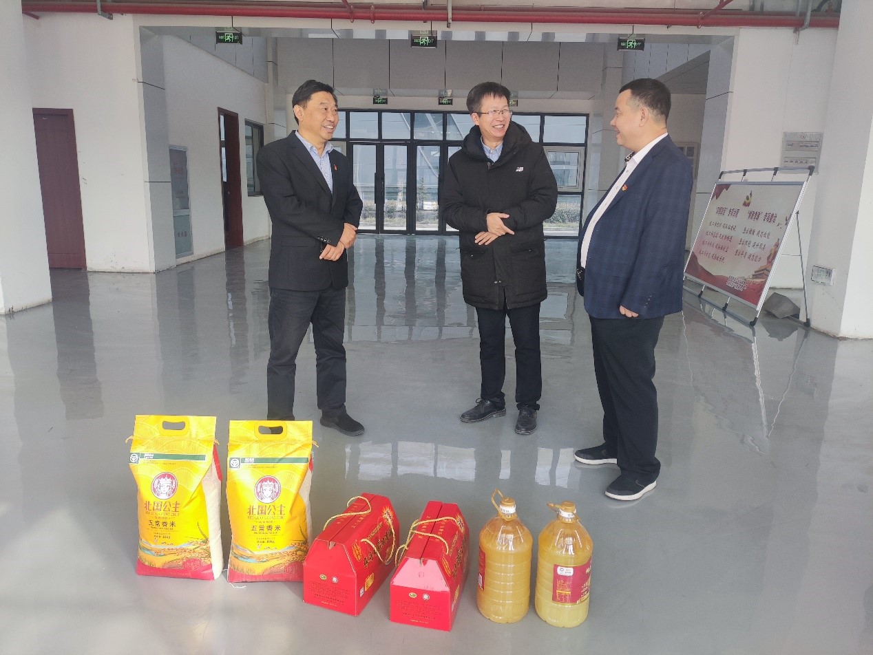 安陽市(shì)城(chéng)鄉(xiāng)一(yī)體(tǐ)化(huà)示範區(qū)工(gōng)委常務副書(shū)記、管委會(huì)常務副主任王正茂一(yī)行(xíng)慰問(wèn)克能(néng)新能(néng)源（2021年(nián)2月(yuè)8日(rì)）