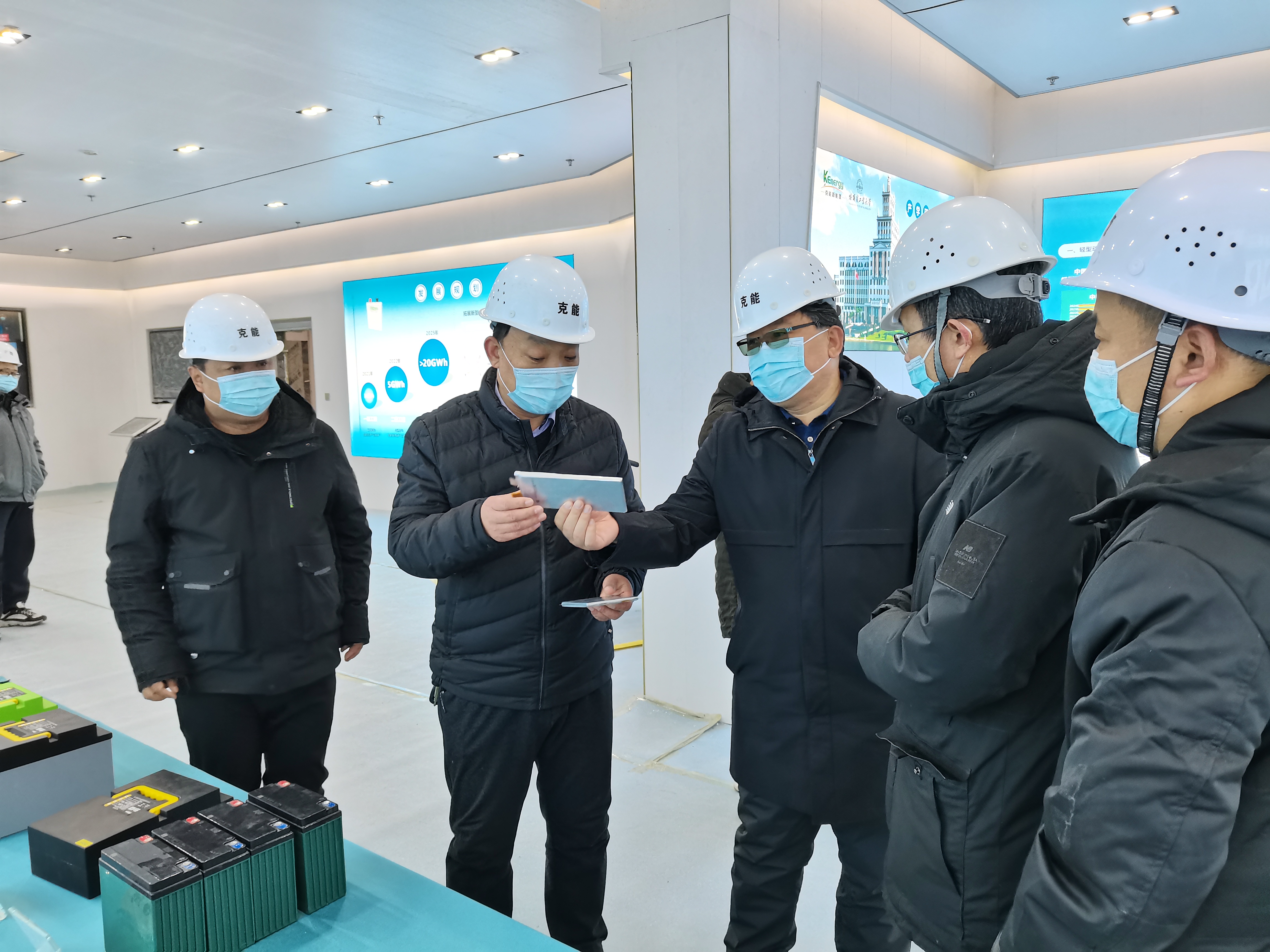 安陽縣人(rén)社局局長(cháng)桑海(hǎi)賓到(dào)克能(néng)新能(néng)源視(shì)察（2021年(nián)1月(yuè)8日(rì)）