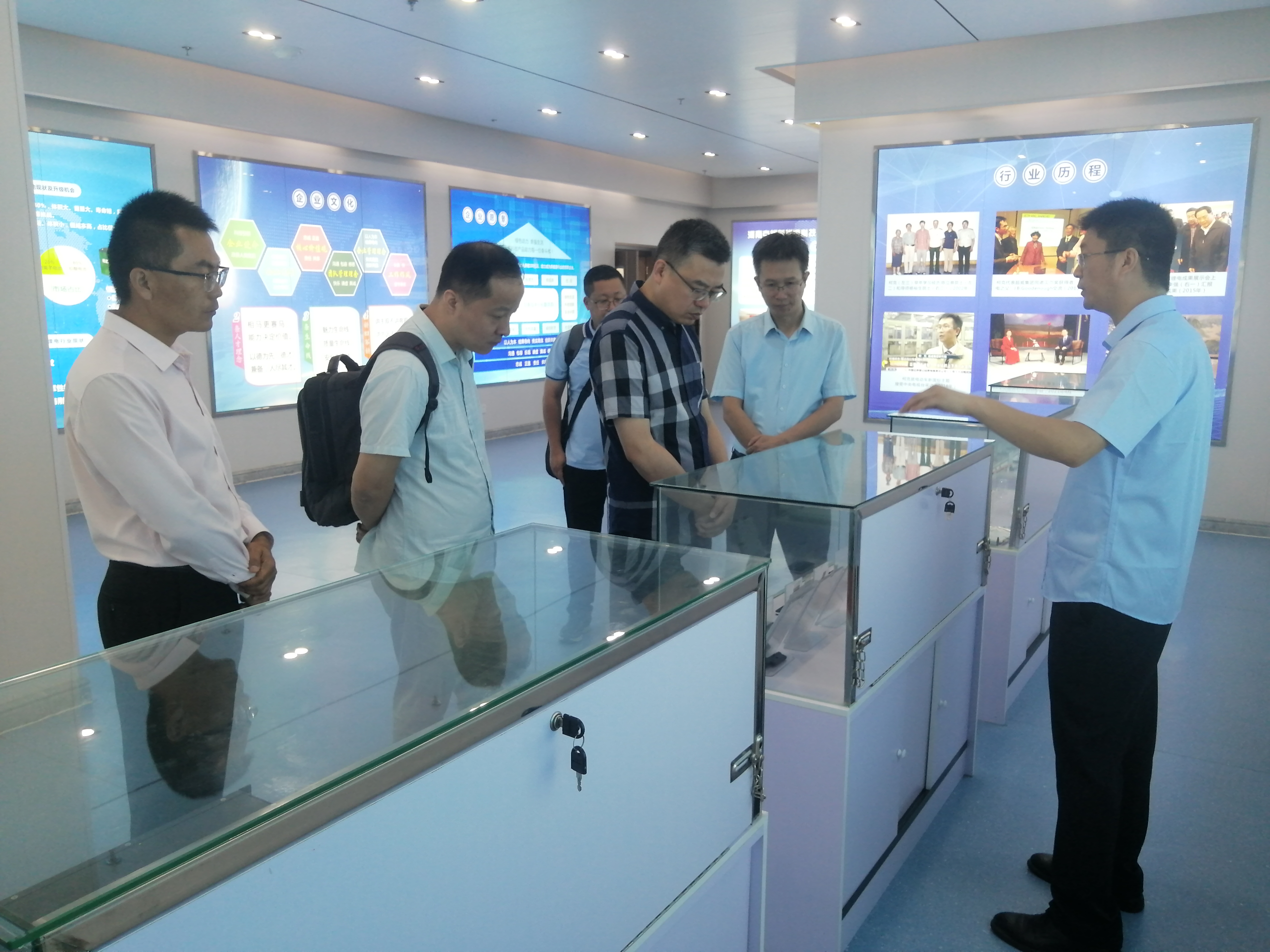 無錫市(shì)檢驗檢測認證研究院副院長(cháng)許豐一(yī)行(xíng)莅臨克能(néng)調研（2023年(nián)8月(yuè)2日(rì)）