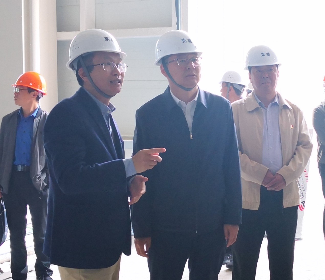 安陽縣委書(shū)記王紅(hóng)兵(bīng)一(yī)行(xíng)視(shì)察克能(néng)新能(néng)源車(chē)間(jiān)建設現(xiàn)場(chǎng)（2020年(nián)10月(yuè)12日(rì)）