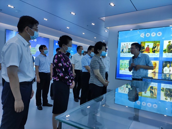 河(hé)南(nán)省人(rén)大(dà)常委會(huì)黨組書(shū)記、副主任趙素萍一(yī)行(xíng)到(dào)克能(néng)新能(néng)源調研（2021年(nián)7月(yuè)6日(rì)）